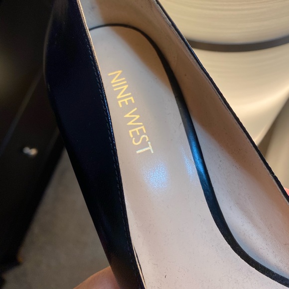 Black stilettos - Picture 2 of 3